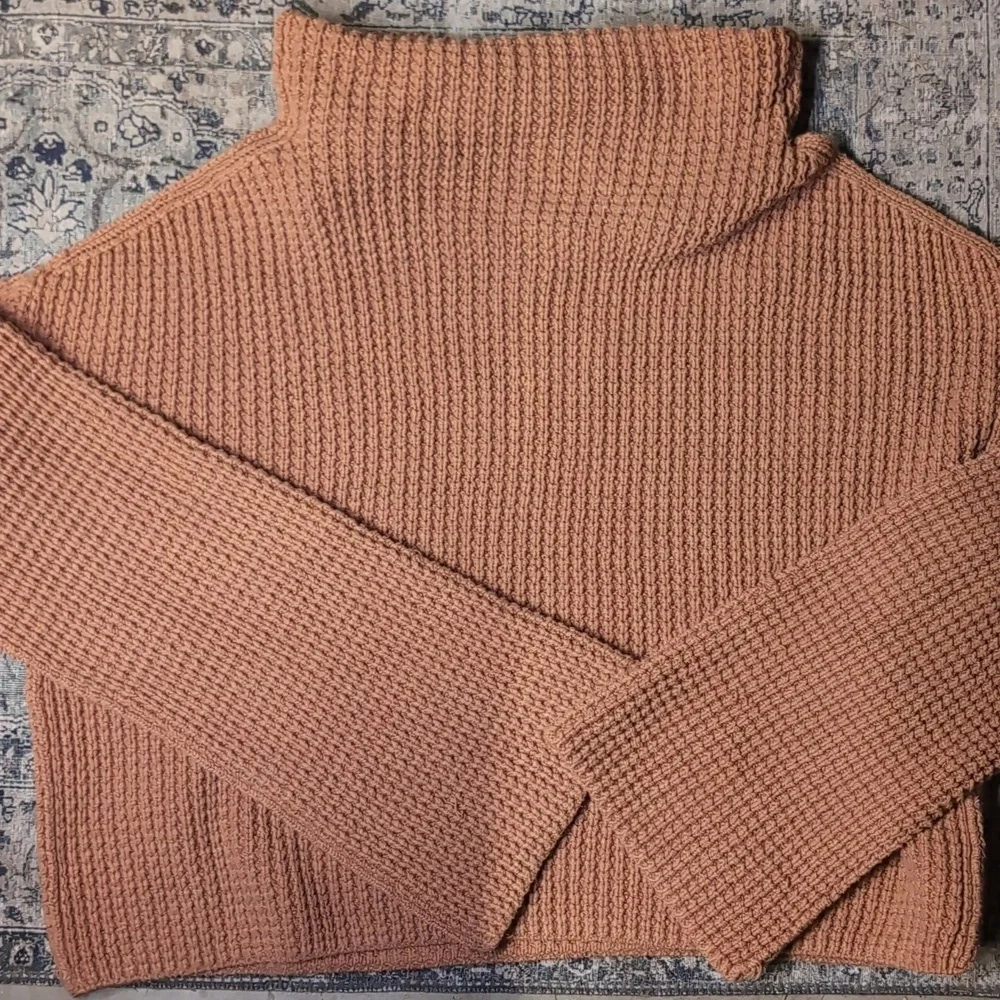 Free People knit by sleeves